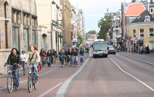 Separated bike lane in Utrecht - actual quality cycling infrastructure